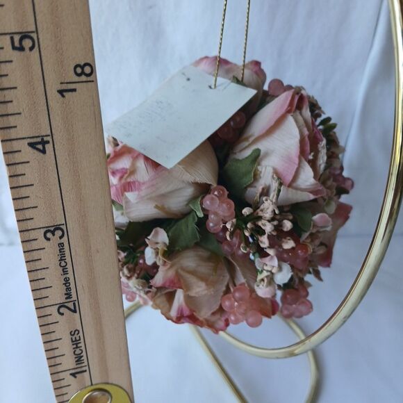 Vintage Victorian Style Round Pink Rose Floral Bouquet Ornament NWT - Picture 4 of 4